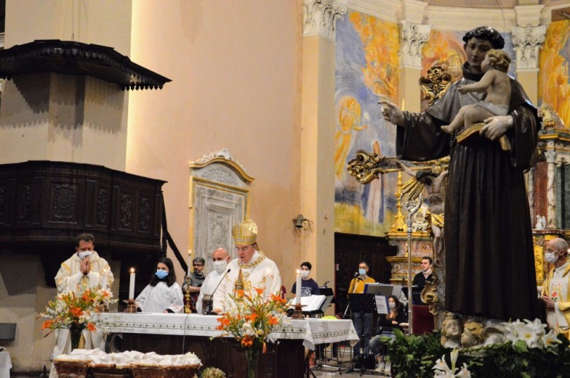 La festa patronale di Moncalvo con il vescovo Gianni Sacchi